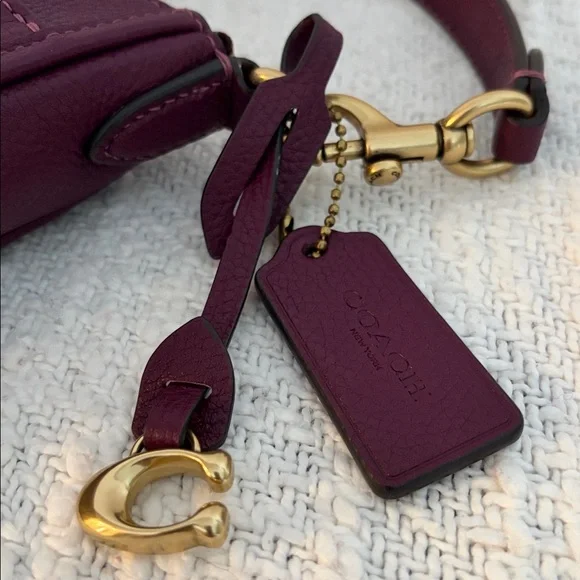 Elegant Burgundy Crossbody Bag - Picture 3 of 5